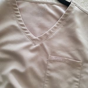 Jannuu Three Pocket Scrub Top